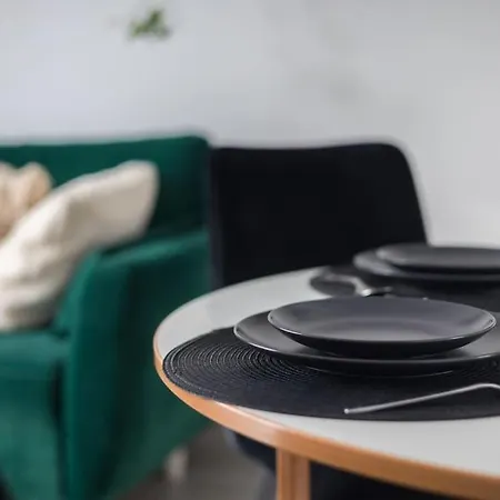 Specious Center With Park View Варшава