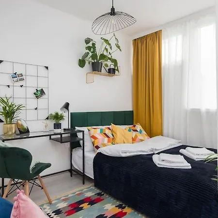 Specious Center With Park View