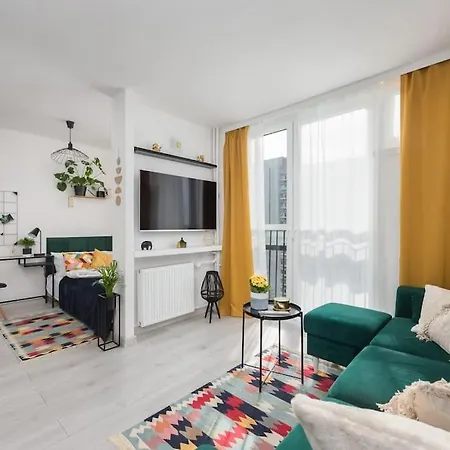 Specious Center With Park View *