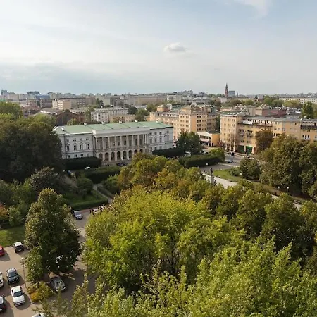 Specious Center With Park View Apartment Warsaw