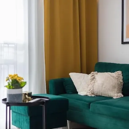 Specious Center With Park View * ורשה