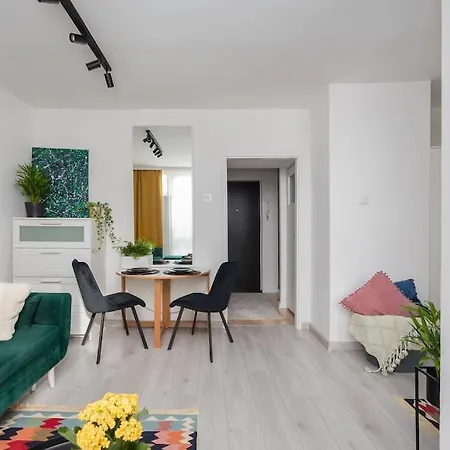 Specious Center With Park View