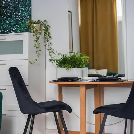 Specious Center With Park View * Warszawa